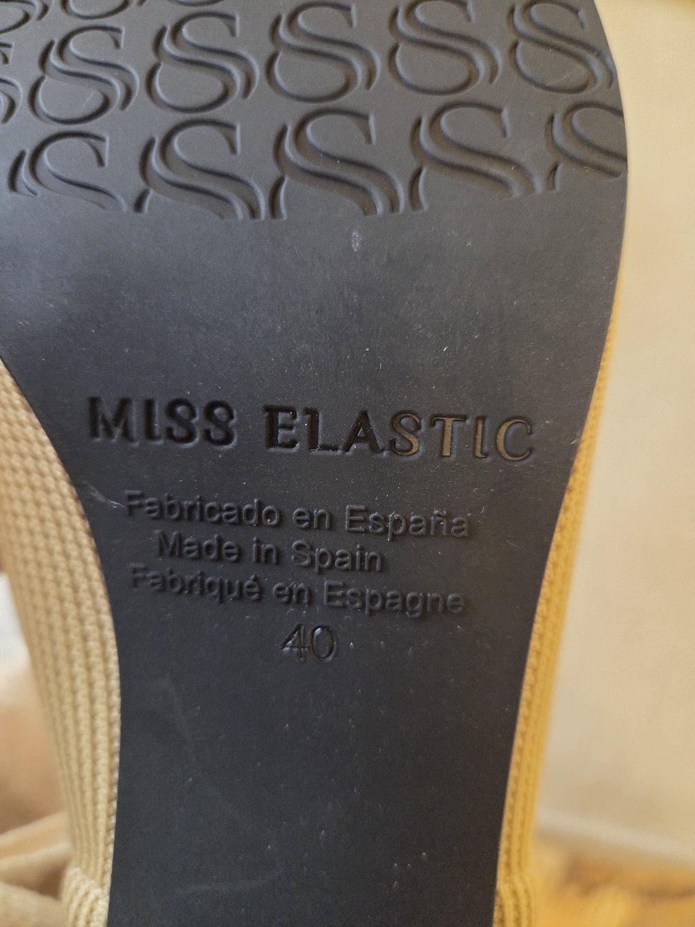 Miss Elastic Beige & Black Knit Cap Toe Low Heel Pumps | EU 40 | Chic Comfort - Picture 8 of 9